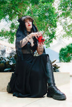 Load image into Gallery viewer, Snake Lace Veil Headpiece
